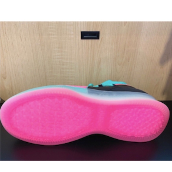 Men's Puma Clyde Court (Size 13) - Picture 7 of 7